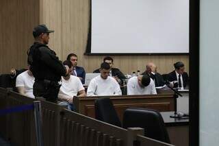 Trio recebe pena de 69 anos por assassinar adolescentes por engano Trio recebe pena de 69 anos por assassinar adolescentes por engano