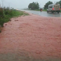 Chuva supera 120 mm e enxurrada cobre estrada no sul de MS