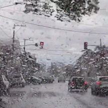 Sob alerta de tempestade, Campo Grande tem chuva nesta manh&atilde;