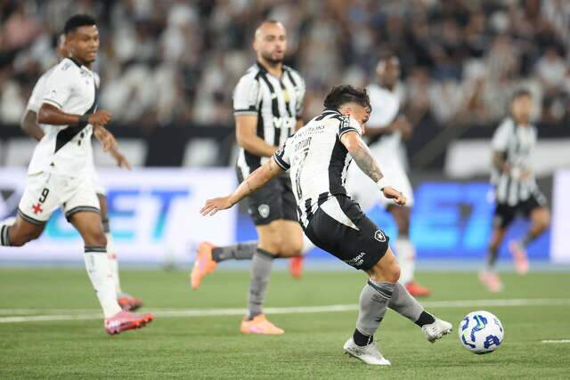 Botafogo vence cl&aacute;ssico e Bragantino, Juventude e Vit&oacute;ria se recuperam