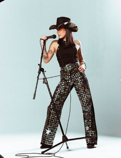 Fim de semana tem Ana Castela e tributo a Marília Mendonça e Abba Fim de semana tem Ana Castela e tributo a Marília Mendonça e Abba