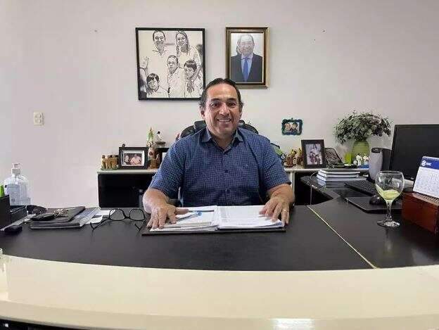 Justi&ccedil;a condena ex-prefeito por nepotismo e mant&eacute;m bloqueio de bens