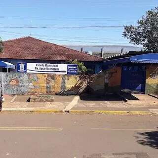 Há 24 horas no escuro, moradores têm prejuízo e aulas são suspensas Há 24 horas no escuro, moradores têm prejuízo e aulas são suspensas