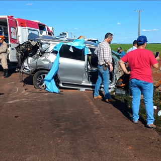 Colisão entre carro e carreta na MS-276 deixa médica e auxiliar feridas Colisão entre carro e carreta na MS-276 deixa médica e auxiliar feridas