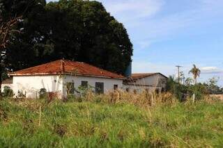 Fábrica usava garrafas recicladas para falsificar vodka e vinho, diz polícia Fábrica usava garrafas recicladas para falsificar vodka e vinho, diz polícia