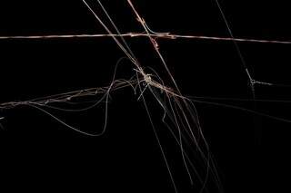 Moradores enfrentam 2ª noite sem previsão de retorno da energia Moradores enfrentam 2ª noite sem previsão de retorno da energia