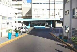 Jovem é esfaqueado e tem pulmão perfurado durante assalto na Av. Afonso Pena Jovem é esfaqueado e tem pulmão perfurado durante assalto na Av. Afonso Pena