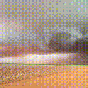 Nuvem em espiral surge sobre lavoura no interior de Mato Grosso do Sul