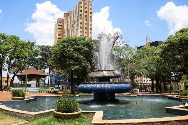 At&eacute; a Pra&ccedil;a Ary Coelho fechar&aacute; mais cedo para prefeitura cortar gastos