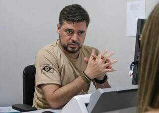 Fábrica usava garrafas recicladas para falsificar vodka e vinho, diz polícia Fábrica usava garrafas recicladas para falsificar vodka e vinho, diz polícia