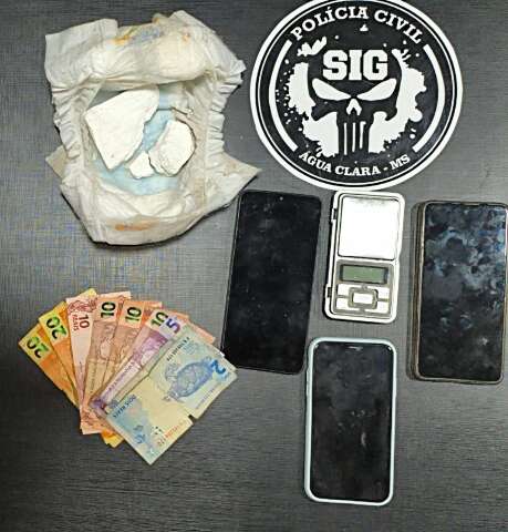 Mulher &eacute; presa ao esconder coca&iacute;na em fralda suja de crian&ccedil;a no interior