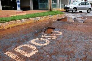 Prefeitura e UFMS firmam convênio de R$ 1,7 milhão para estudo sobre asfalto Prefeitura e UFMS firmam convênio de R$ 1,7 milhão para estudo sobre asfalto