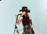 Fim de semana tem Ana Castela e tributo a Marília Mendonça e Abba