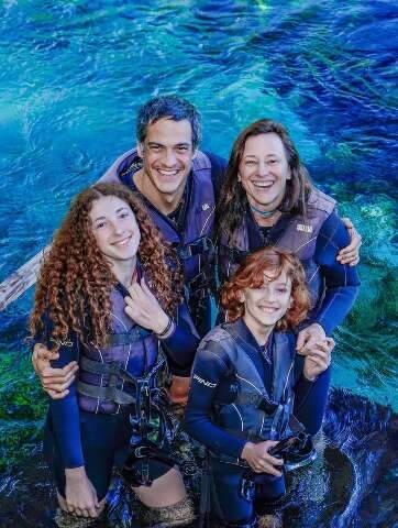 &ldquo;Bonito est&aacute; por um fio&rdquo;, diz ator Mateus Solano ap&oacute;s viagem em fam&iacute;lia