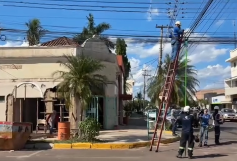 Ap&oacute;s 3 pessoas gravemente feridas, a&ccedil;&atilde;o come&ccedil;a a retirar fios soltos pelas ruas