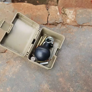 Opera&ccedil;&atilde;o apreende granada e 400 quilos de maconha na fronteira