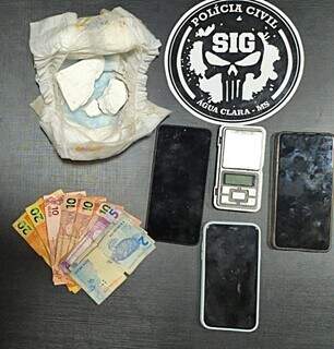 Mulher é presa ao esconder cocaína em fralda suja de criança no interior Mulher é presa ao esconder cocaína em fralda suja de criança no interior