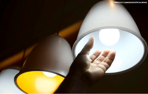 Conta de luz pode ficar mais barata fora do hor&aacute;rio de pico em MS