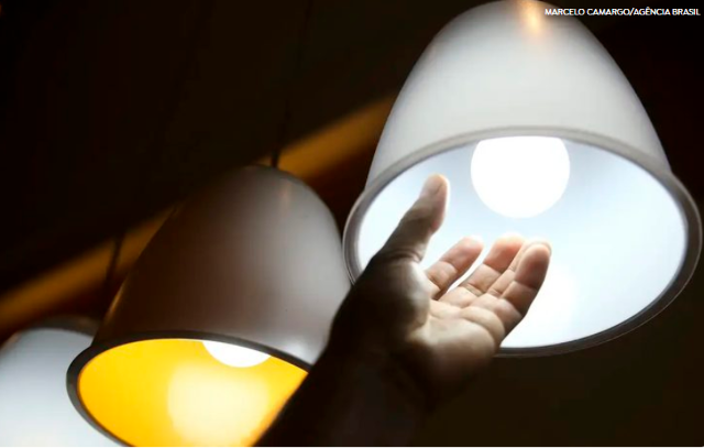 Conta de luz pode ficar mais barata fora do hor&aacute;rio de pico em MS