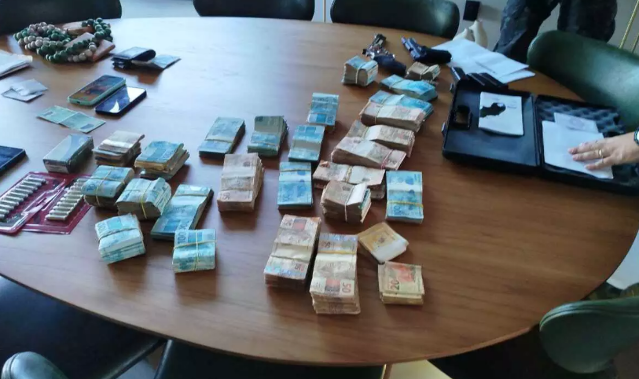 Celular apreendido em cela derruba rede de tr&aacute;fico comandada por presos em MS