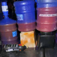 Fábrica clandestina abastecia atléticas e pagava R$ 0,60 por garrafa devolvida