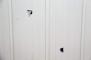 Tiroteio atinge casas, carro e espalha pânico na Vila Santa Luzia