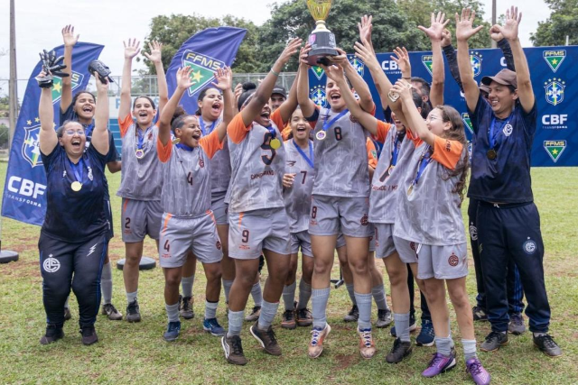 Atl&eacute;tico Santista vence nos p&ecirc;naltis e leva o Festival Feminino Sub-15