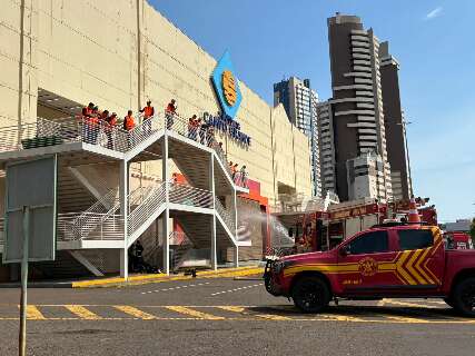Simula&ccedil;&atilde;o de inc&ecirc;ndio em cinema de shopping chama aten&ccedil;&atilde;o em Campo Grande