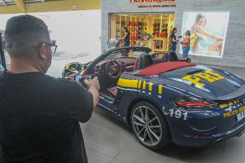 Porsche avaliado em meio milh&atilde;o &eacute; chamariz de campanha para arrecadar fraldas