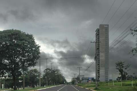 Frente fria traz tempestades, ventania e queda de temperatura