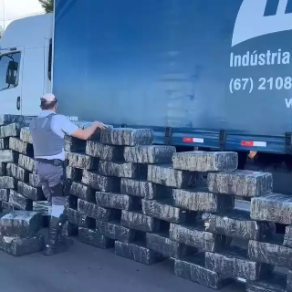 Motorista de Dourados &eacute; preso com 1,5 tonelada de maconha em SP