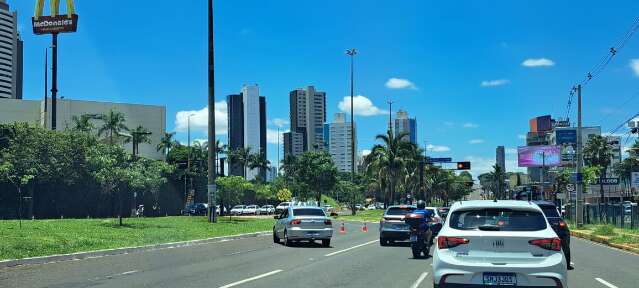 Novos radares come&ccedil;am a ser testados em frente a shopping da Capital