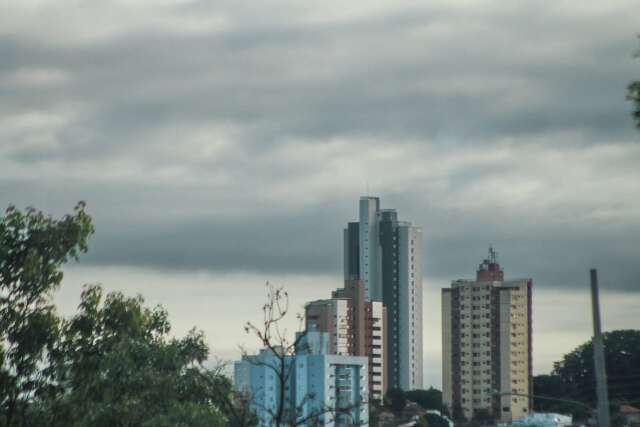 Domingo come&ccedil;a nublado, mas previs&atilde;o indica tempo firme
