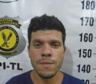 Vizinho mata homem a facadas no rosto e confessa o crime Vizinho mata homem a facadas no rosto e confessa o crime