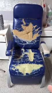 &ldquo;Aqui idoso n&atilde;o tem direito&rdquo;, diz parente sobre cadeiras rasgadas em hospital