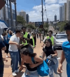 Atrasados encontram port&otilde;es fechados e ficam de fora no primeiro dia do Enem