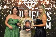 Revista mulheres que brilham é lançada em noite de gala