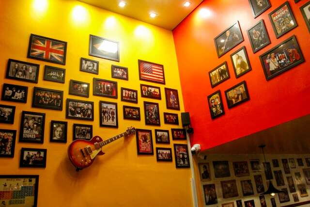 Inspirada no rock, hamburgueria serve lanche Heavy Metal e Ramones