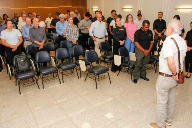 Trabalhadores criam cooperativa para suprir falta de repositores no varejo