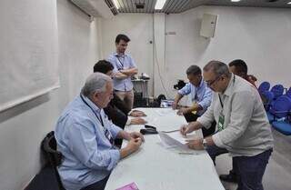 Juiz anula destitui&ccedil;&atilde;o de Cez&aacute;rio e reacende briga pelo comando do futebol de MS