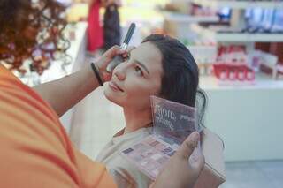 Angelou: nova loja de beleza re&uacute;ne as marcas favoritas dos maquiadores