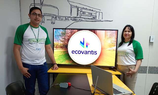 Jovens do IFMS criam lixeira que recompensa reciclagem