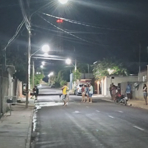 &ldquo;&lsquo;Ficamos desesperados, era muito fogo&rsquo;, diz vizinha sobre morte de fam&iacute;lia