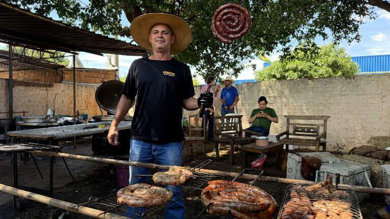No Jockey Club, festa serve 100 kg de linguiça de graça pra galera