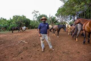 &Uacute;ltimo tropeiro da Capital, Valdienio luta para manter seus cavalos em bairro