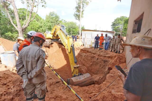 Homem morre soterrado durante constru&ccedil;&atilde;o de fossa