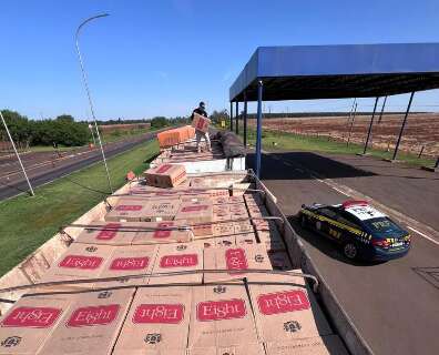 Caminhoneiro &eacute; preso levando 40 mil pacotes de cigarro para a Capital