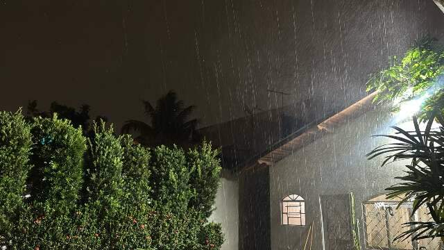Campo Grande registra chuva em diversos bairros na noite desta quarta