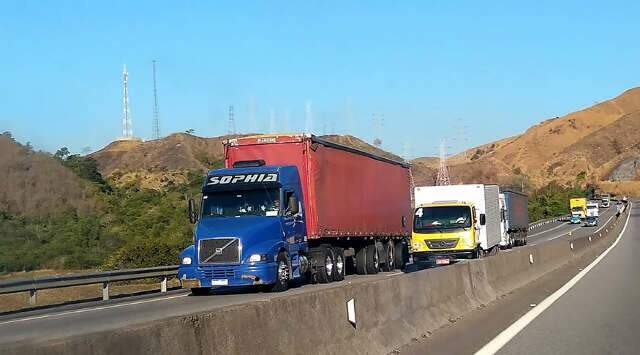 Transporte de cargas mant&eacute;m ritmo e ajuda setor de servi&ccedil;os a avan&ccedil;ar 0,6%