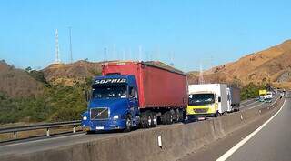 Transporte de cargas mantém ritmo e ajuda setor de serviços a avançar 0,6% Transporte de cargas mantém ritmo e ajuda setor de serviços a avançar 0,6%